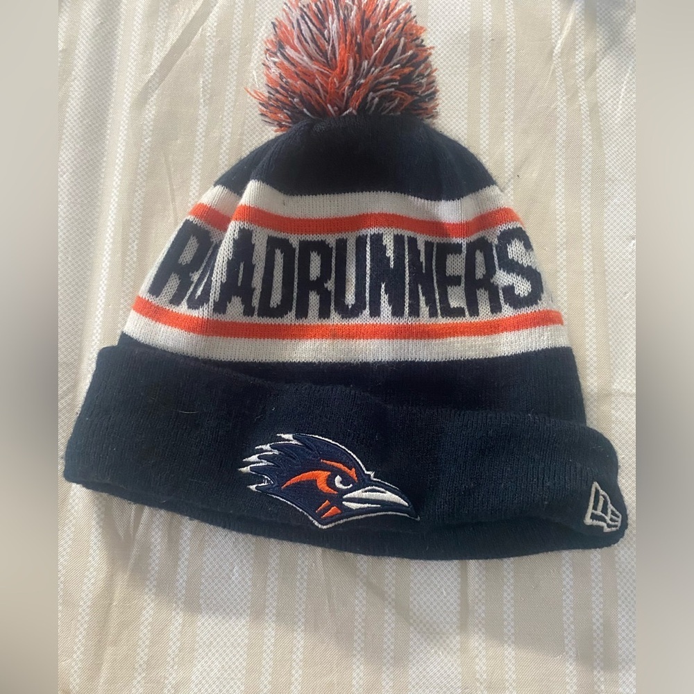 New Era UTSA Roadrunners winter knit beanie with a Pom